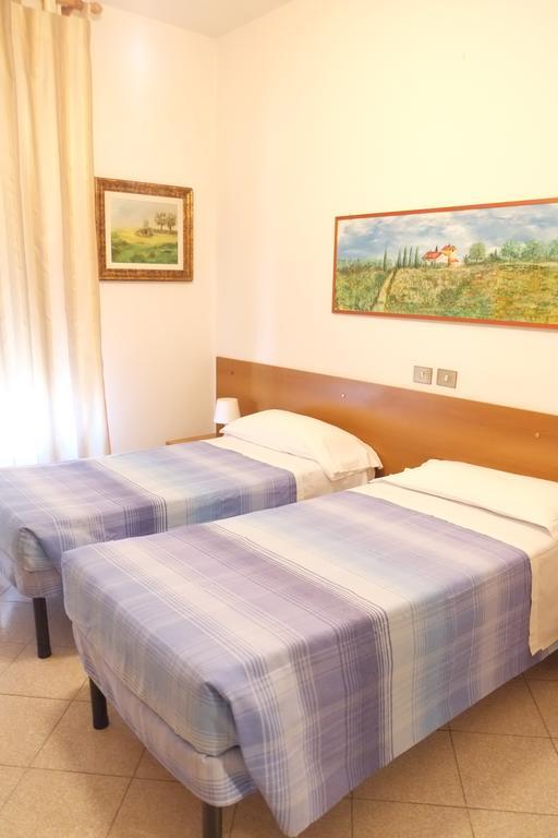 Albergo Italia Di Nardi Renzo & C Snc Поджибонси Стая снимка