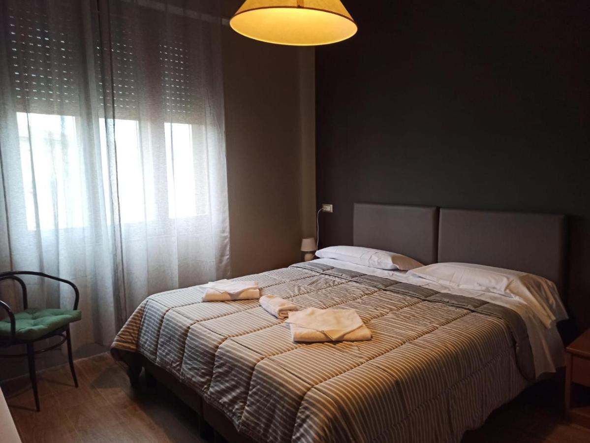 Albergo Italia Di Nardi Renzo & C Snc Поджибонси Екстериор снимка